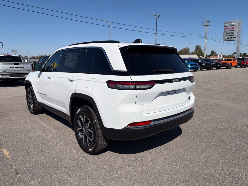 2027 Jeep Grand Cherokee GRAND CHEROKEE LAREDO 4X2