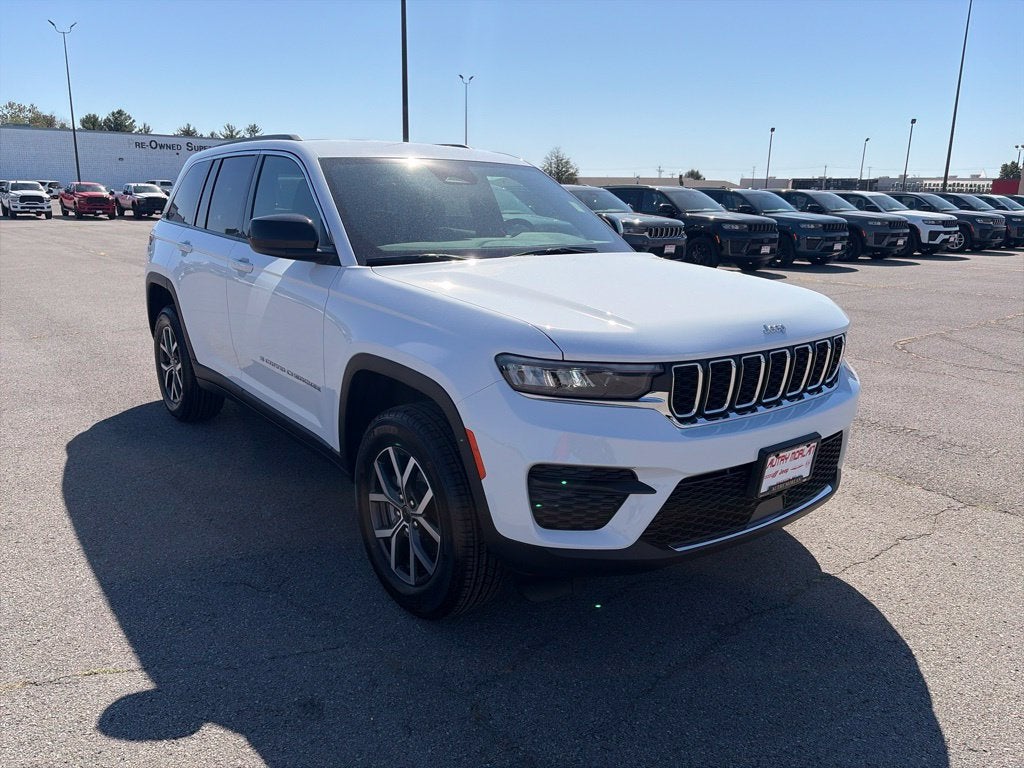 2027 Jeep Grand Cherokee GRAND CHEROKEE LAREDO 4X2