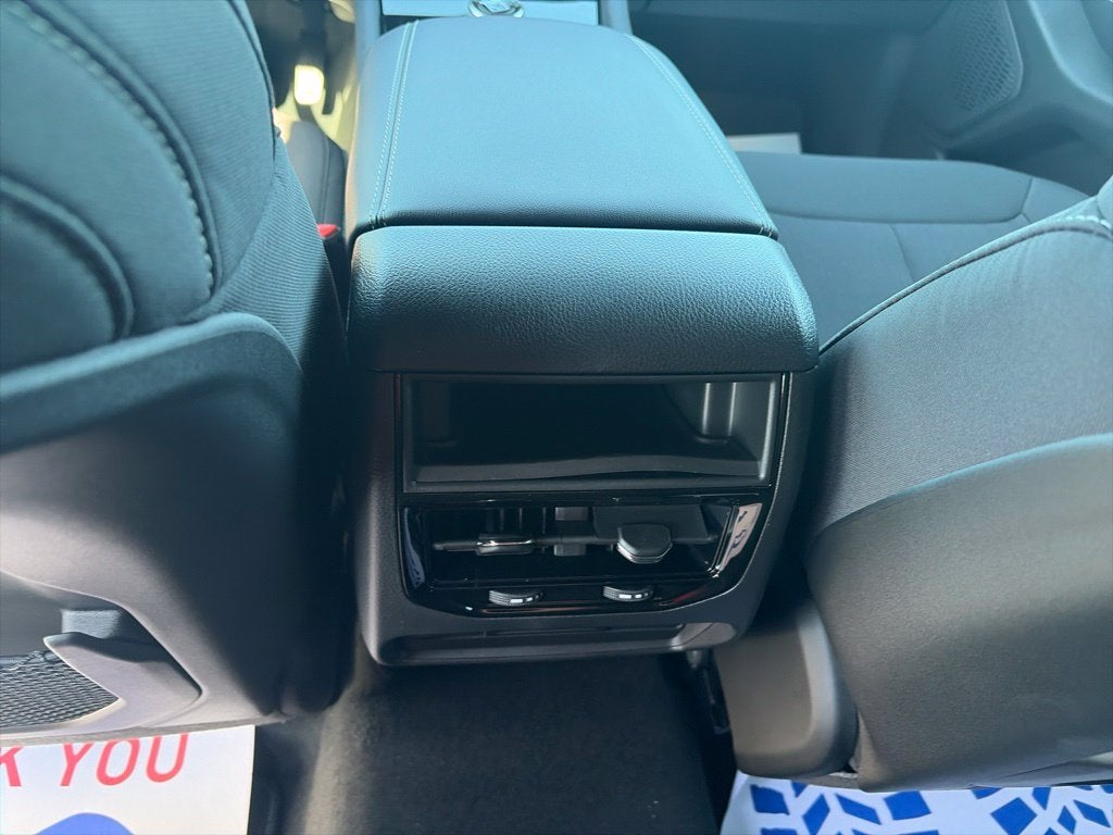 2027 Jeep Grand Cherokee GRAND CHEROKEE LAREDO 4X2