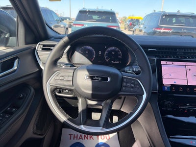 2027 Jeep Grand Cherokee GRAND CHEROKEE LAREDO 4X2