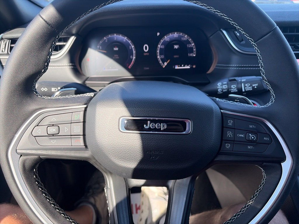 2027 Jeep Grand Cherokee GRAND CHEROKEE LAREDO 4X2
