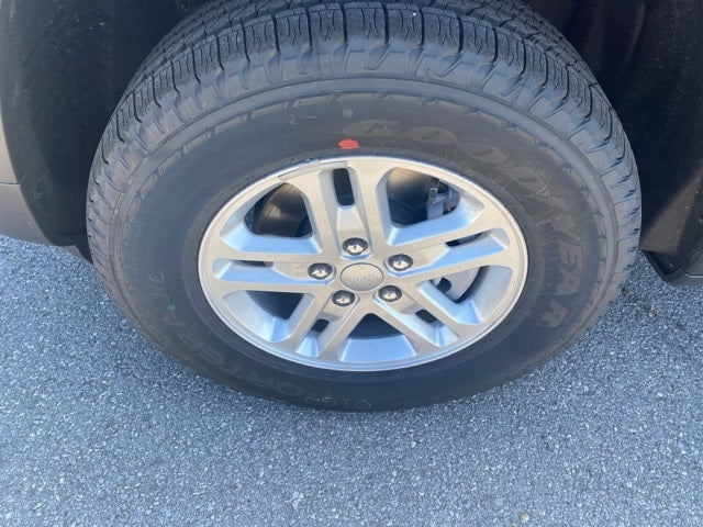 2025 Jeep Grand Cherokee GRAND CHEROKEE LAREDO 4X2