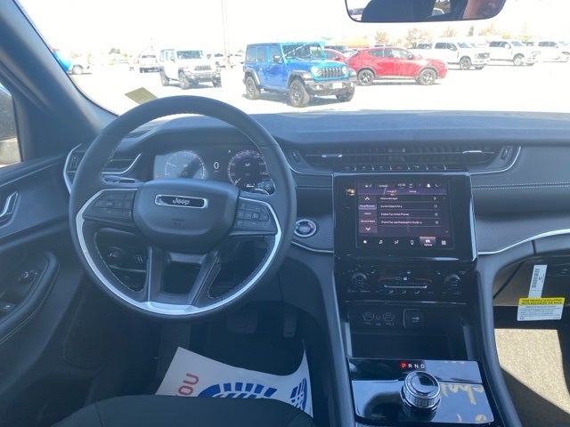 2025 Jeep Grand Cherokee GRAND CHEROKEE LAREDO 4X2