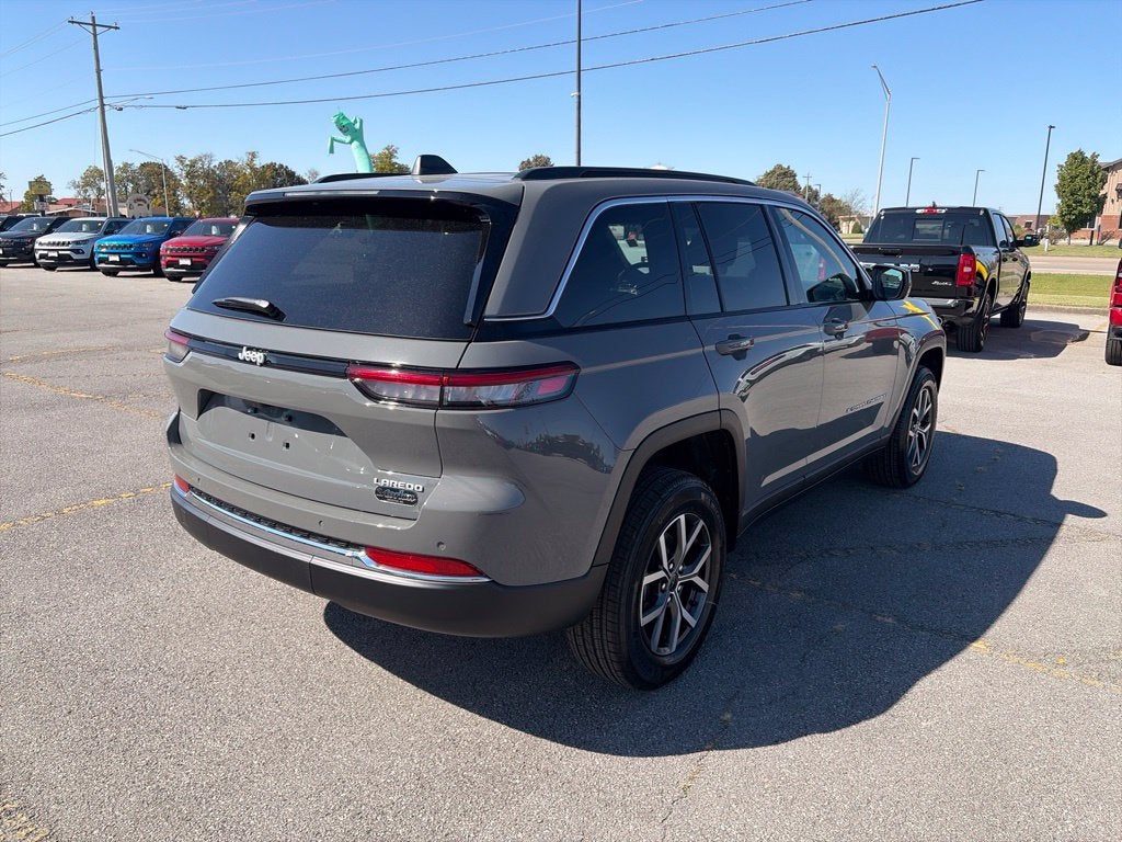 2027 Jeep Grand Cherokee GRAND CHEROKEE LAREDO 4X2