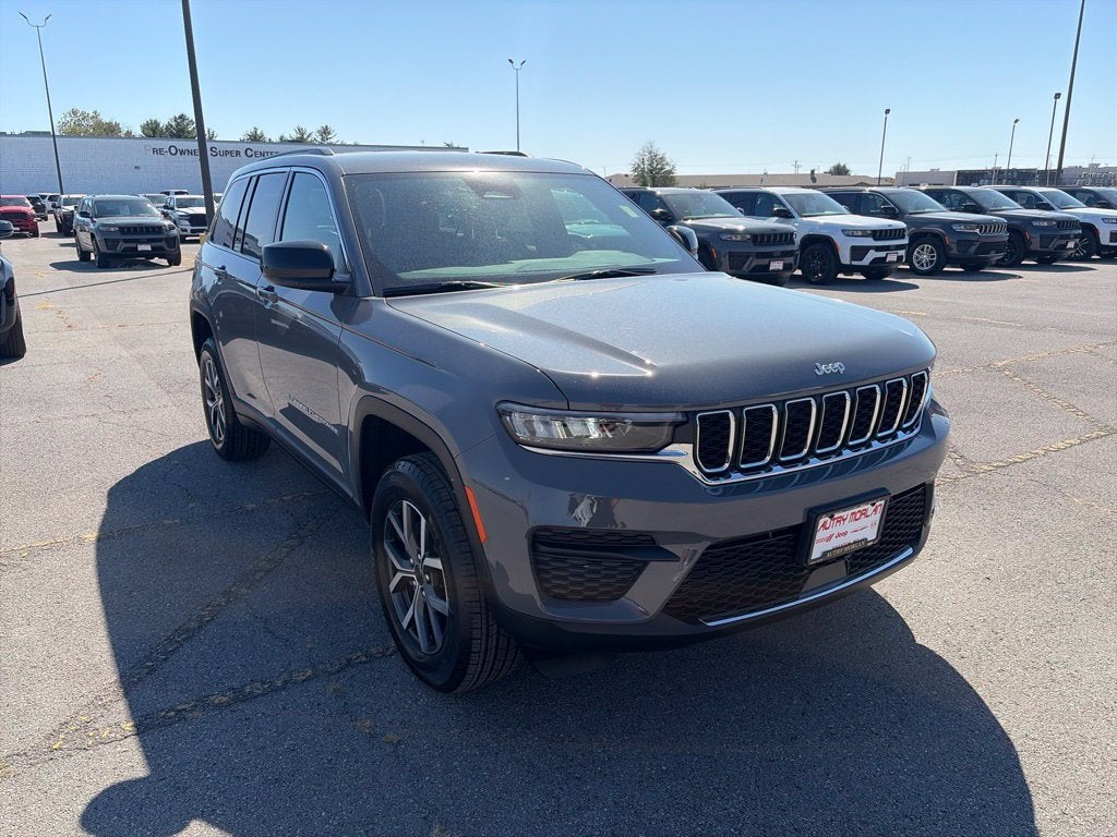 2027 Jeep Grand Cherokee GRAND CHEROKEE LAREDO 4X2