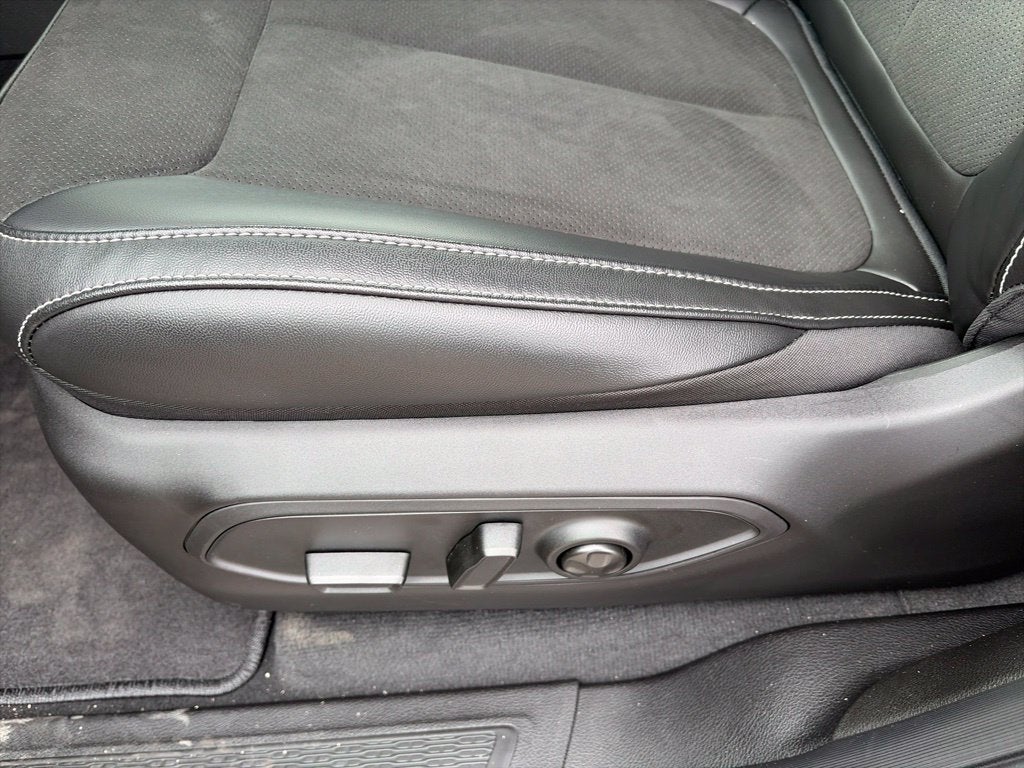 2027 Jeep Grand Cherokee GRAND CHEROKEE LAREDO ALTITUDE 4X2