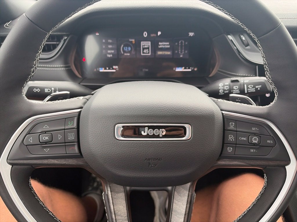 2027 Jeep Grand Cherokee GRAND CHEROKEE LAREDO ALTITUDE 4X2