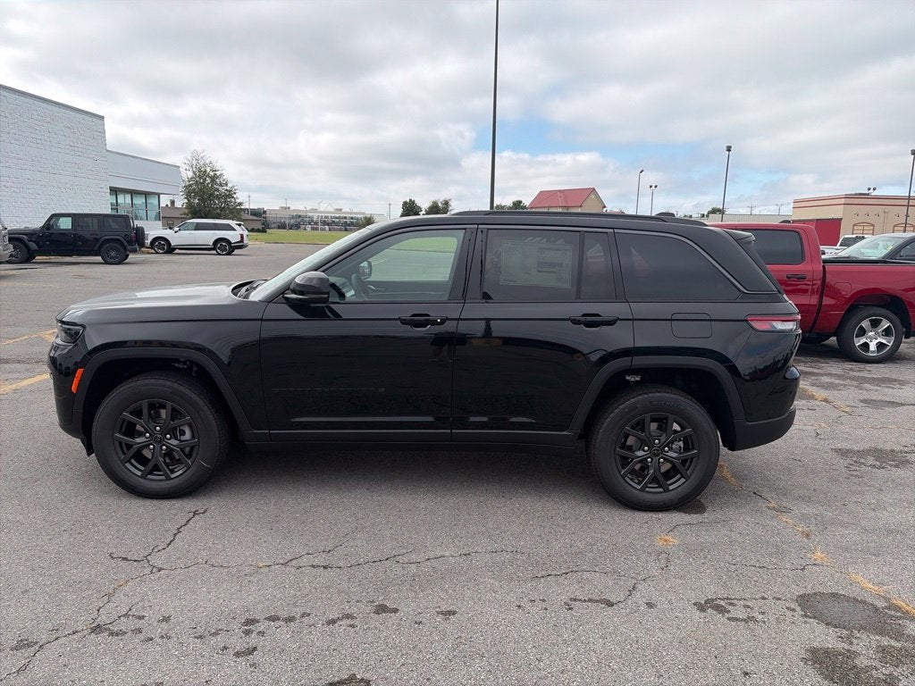 2027 Jeep Grand Cherokee GRAND CHEROKEE LAREDO ALTITUDE 4X2