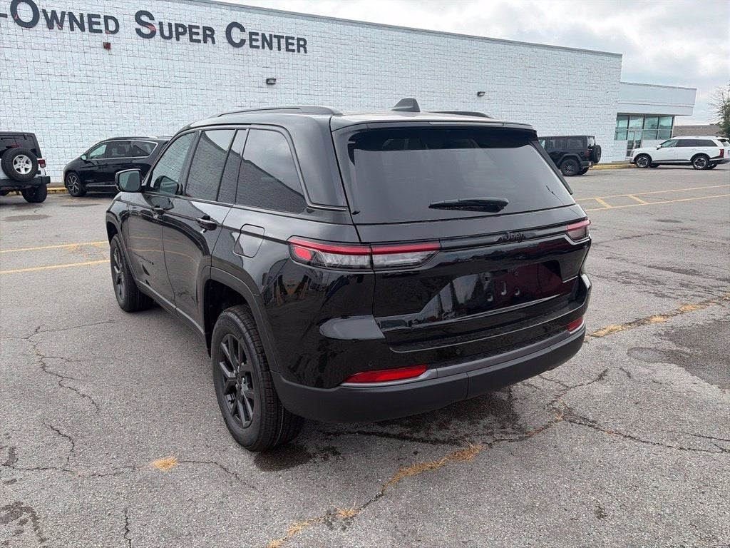2027 Jeep Grand Cherokee GRAND CHEROKEE LAREDO ALTITUDE 4X2