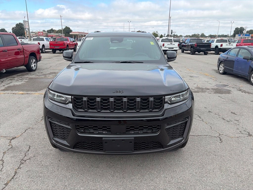 2027 Jeep Grand Cherokee GRAND CHEROKEE LAREDO ALTITUDE 4X2