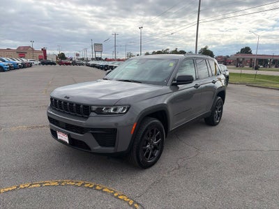 2027 Jeep Grand Cherokee GRAND CHEROKEE LAREDO ALTITUDE 4X2