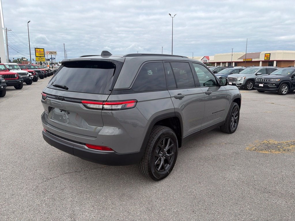 2027 Jeep Grand Cherokee GRAND CHEROKEE LAREDO ALTITUDE 4X2