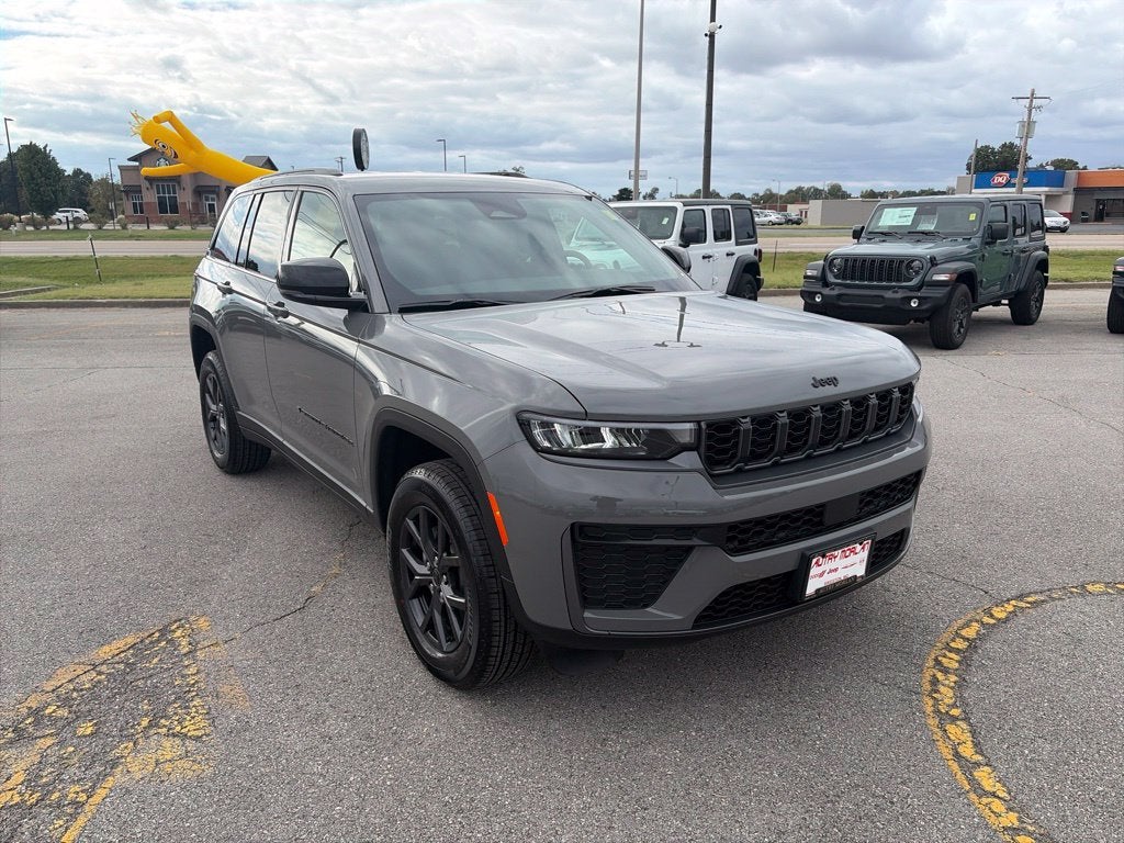 2027 Jeep Grand Cherokee GRAND CHEROKEE LAREDO ALTITUDE 4X2
