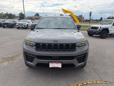 2027 Jeep Grand Cherokee GRAND CHEROKEE LAREDO ALTITUDE 4X2