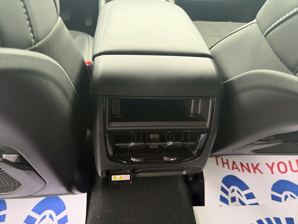 2027 Jeep Grand Cherokee GRAND CHEROKEE LAREDO ALTITUDE 4X2