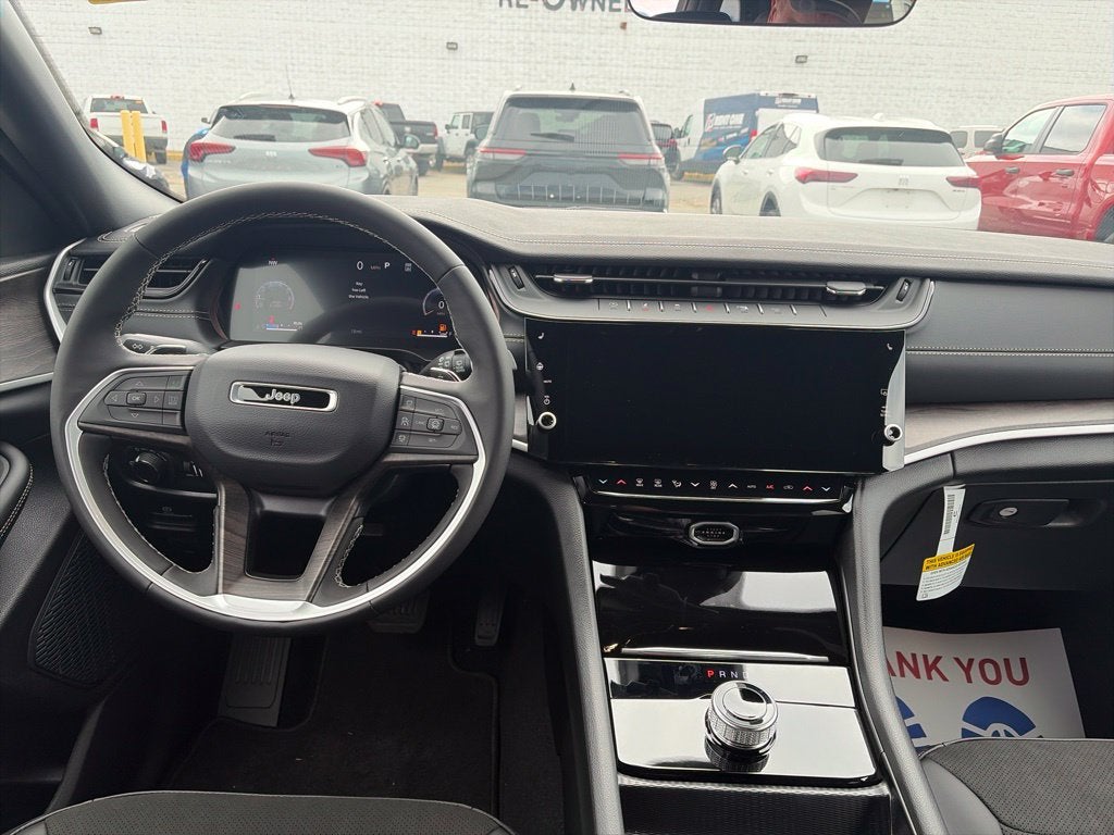 2027 Jeep Grand Cherokee GRAND CHEROKEE LAREDO ALTITUDE 4X2