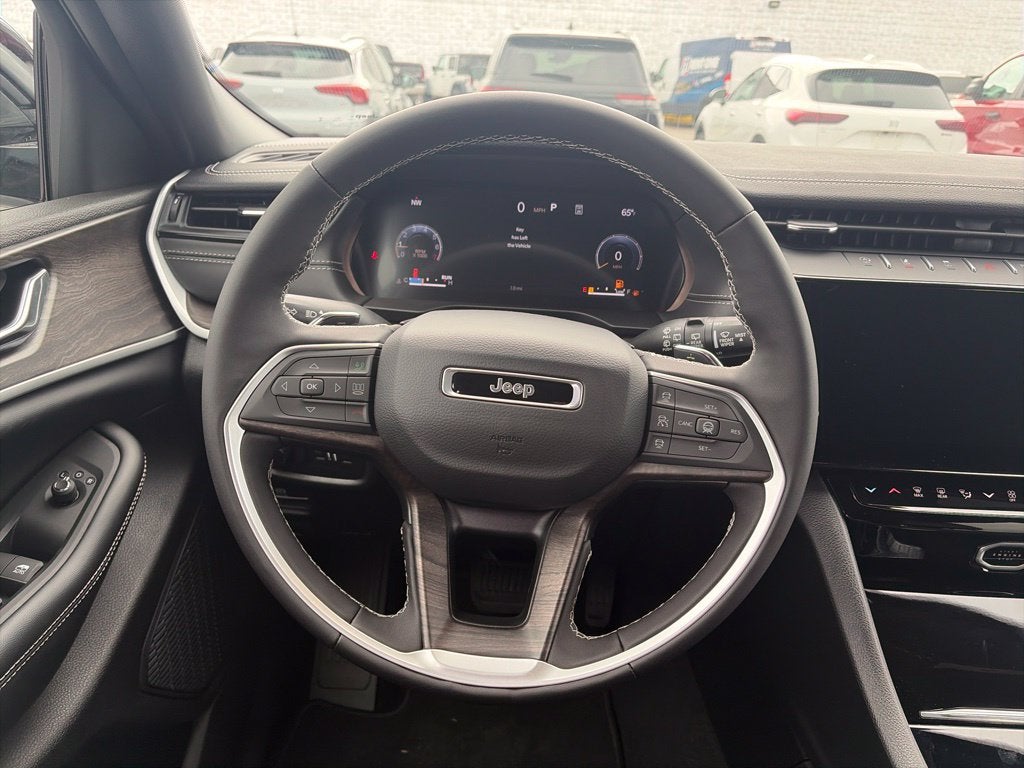 2027 Jeep Grand Cherokee GRAND CHEROKEE LAREDO ALTITUDE 4X2
