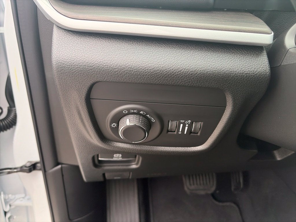 2027 Jeep Grand Cherokee GRAND CHEROKEE LAREDO ALTITUDE 4X2