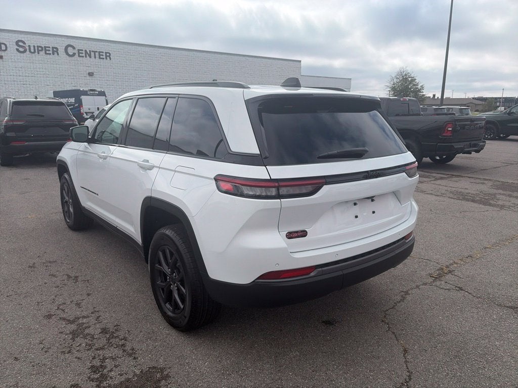 2027 Jeep Grand Cherokee GRAND CHEROKEE LAREDO ALTITUDE 4X2