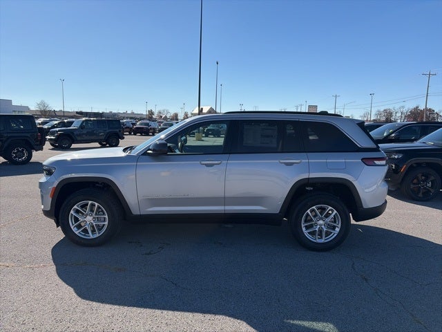 2025 Jeep Grand Cherokee GRAND CHEROKEE LAREDO X 4X4