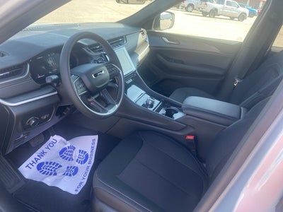 2025 Jeep Grand Cherokee GRAND CHEROKEE LAREDO 4X4