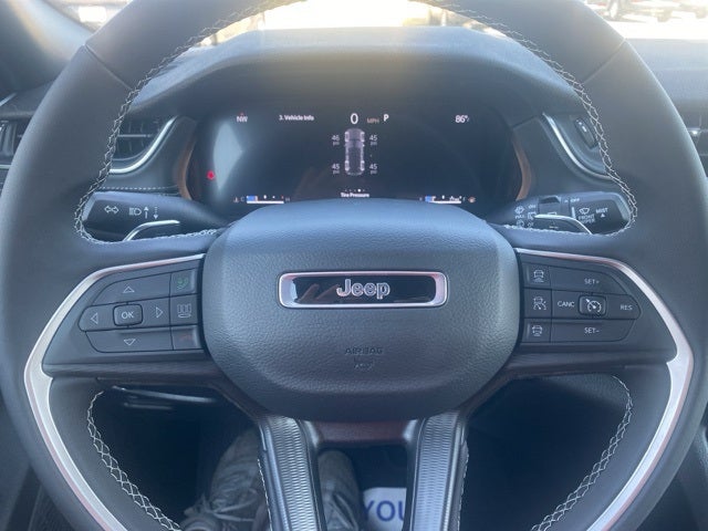 2025 Jeep Grand Cherokee GRAND CHEROKEE LAREDO 4X4