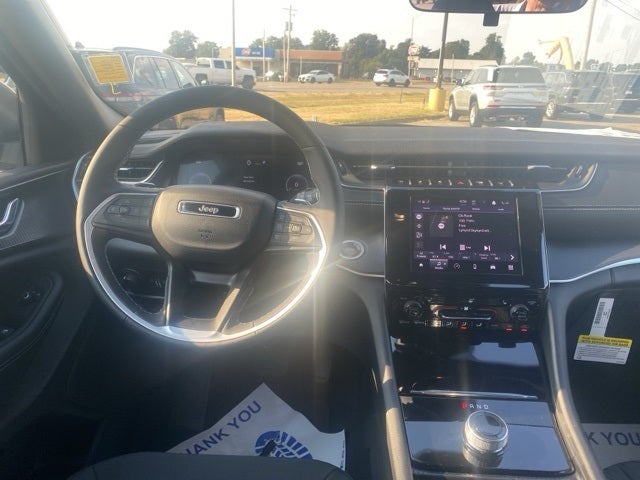 2025 Jeep Grand Cherokee GRAND CHEROKEE LAREDO X 4X4