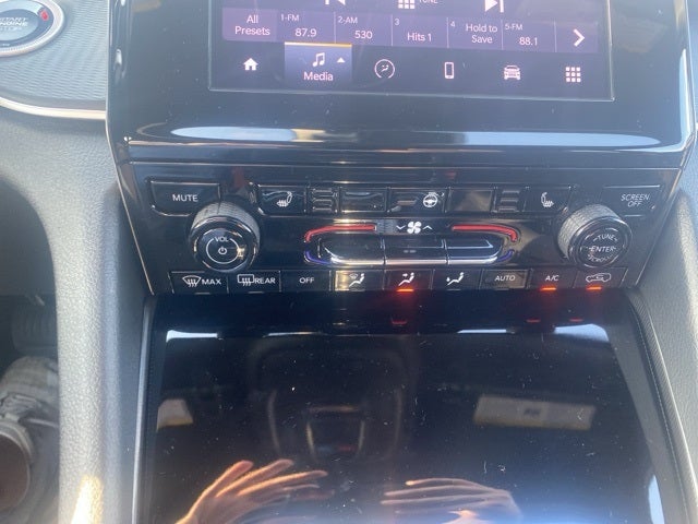 2025 Jeep Grand Cherokee GRAND CHEROKEE LAREDO X 4X4