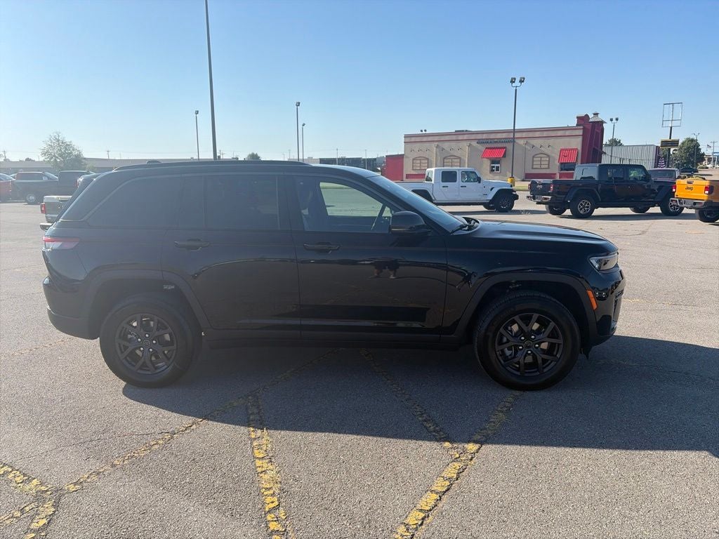 2027 Jeep Grand Cherokee GRAND CHEROKEE LAREDO ALTITUDE 4X4