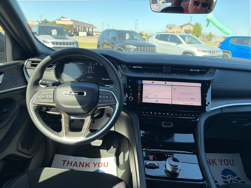2027 Jeep Grand Cherokee GRAND CHEROKEE LAREDO ALTITUDE 4X4