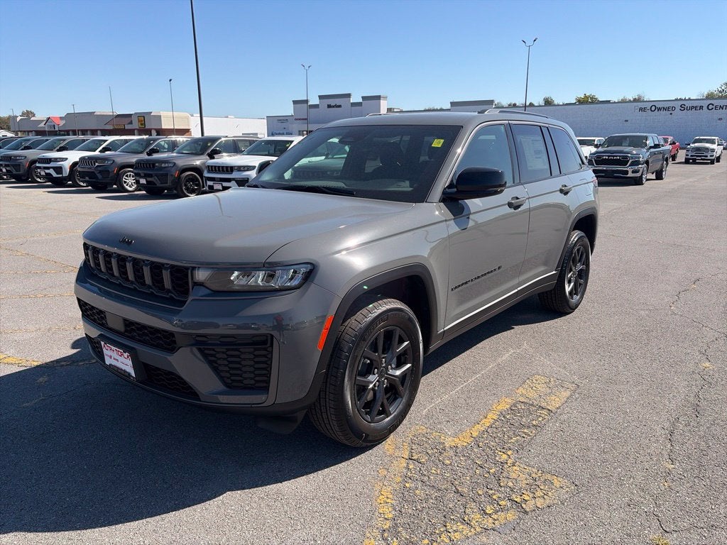 2027 Jeep Grand Cherokee GRAND CHEROKEE LAREDO ALTITUDE 4X4
