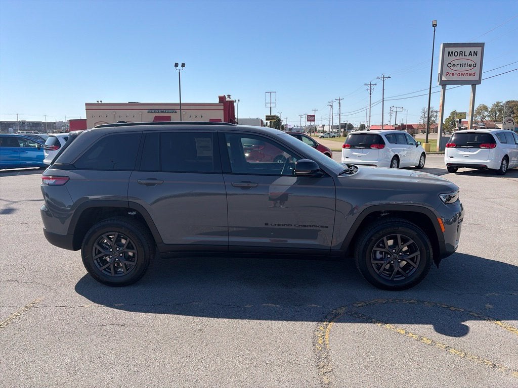 2027 Jeep Grand Cherokee GRAND CHEROKEE LAREDO ALTITUDE 4X4