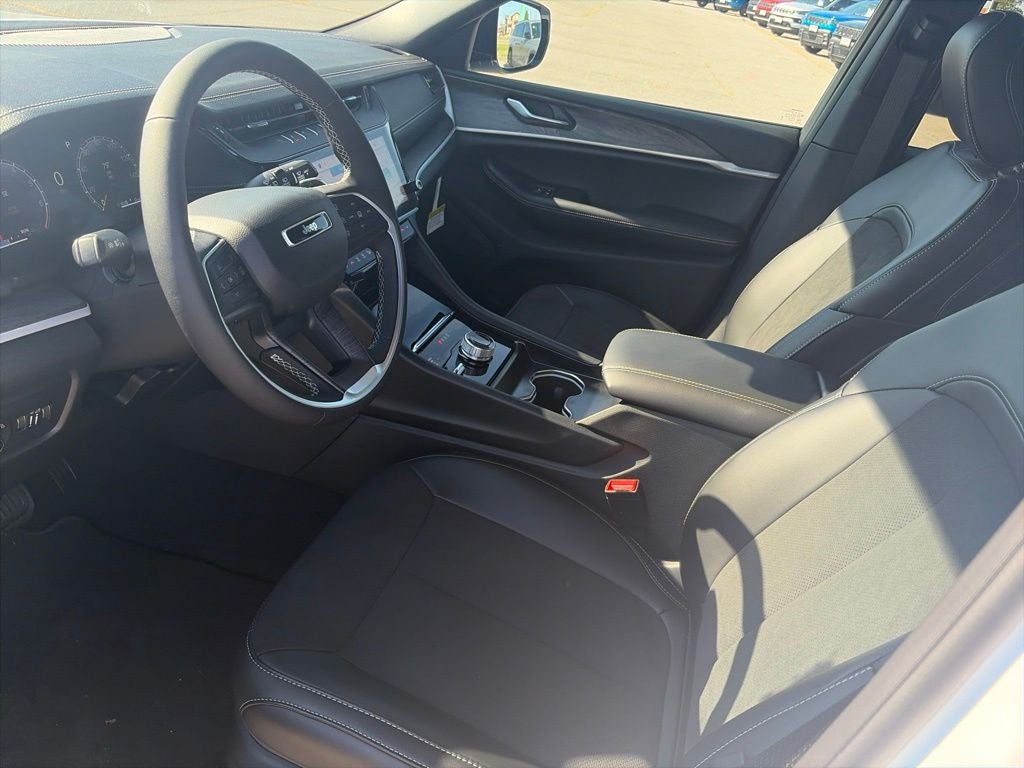 2027 Jeep Grand Cherokee GRAND CHEROKEE LAREDO ALTITUDE 4X4