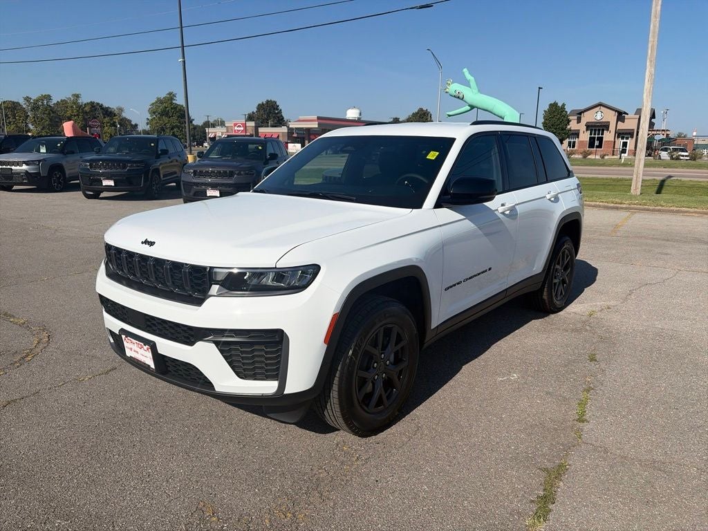 2027 Jeep Grand Cherokee GRAND CHEROKEE LAREDO ALTITUDE 4X4