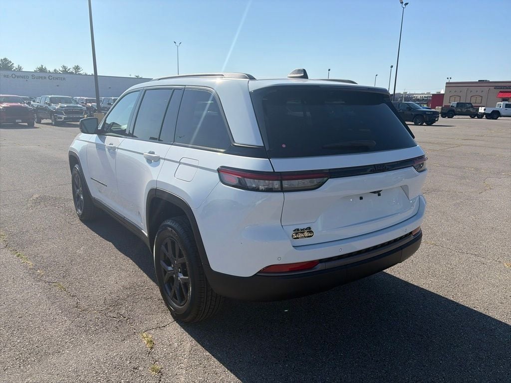 2027 Jeep Grand Cherokee GRAND CHEROKEE LAREDO ALTITUDE 4X4