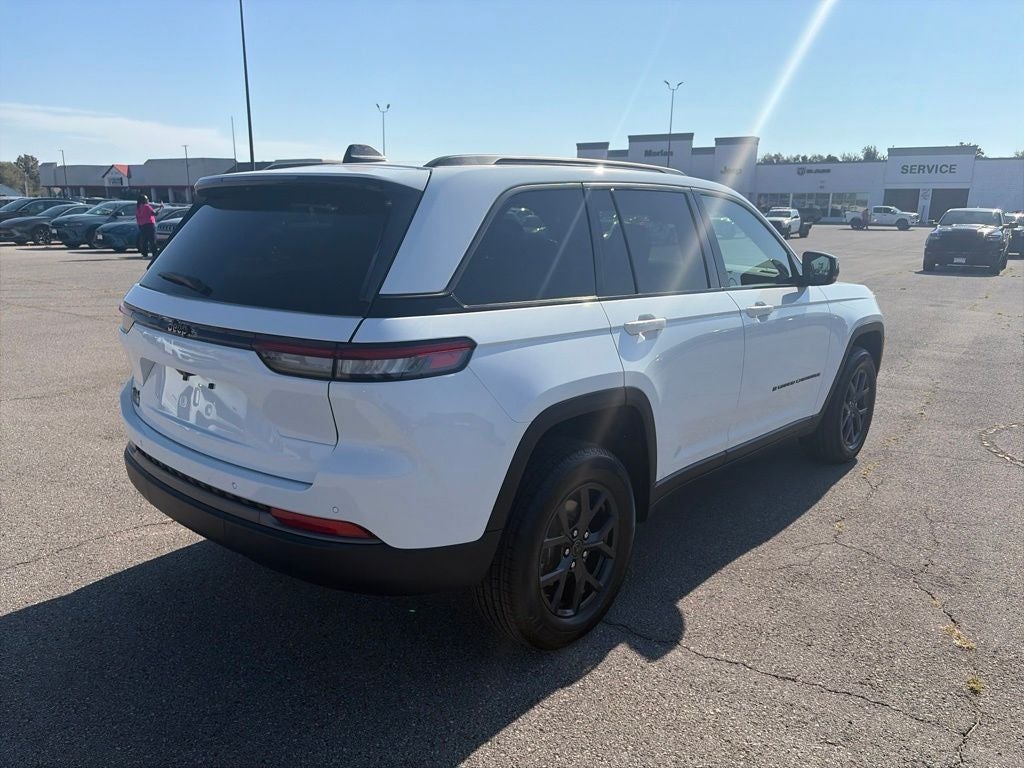 2027 Jeep Grand Cherokee GRAND CHEROKEE LAREDO ALTITUDE 4X4