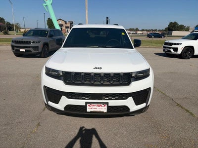 2027 Jeep Grand Cherokee GRAND CHEROKEE LAREDO ALTITUDE 4X4