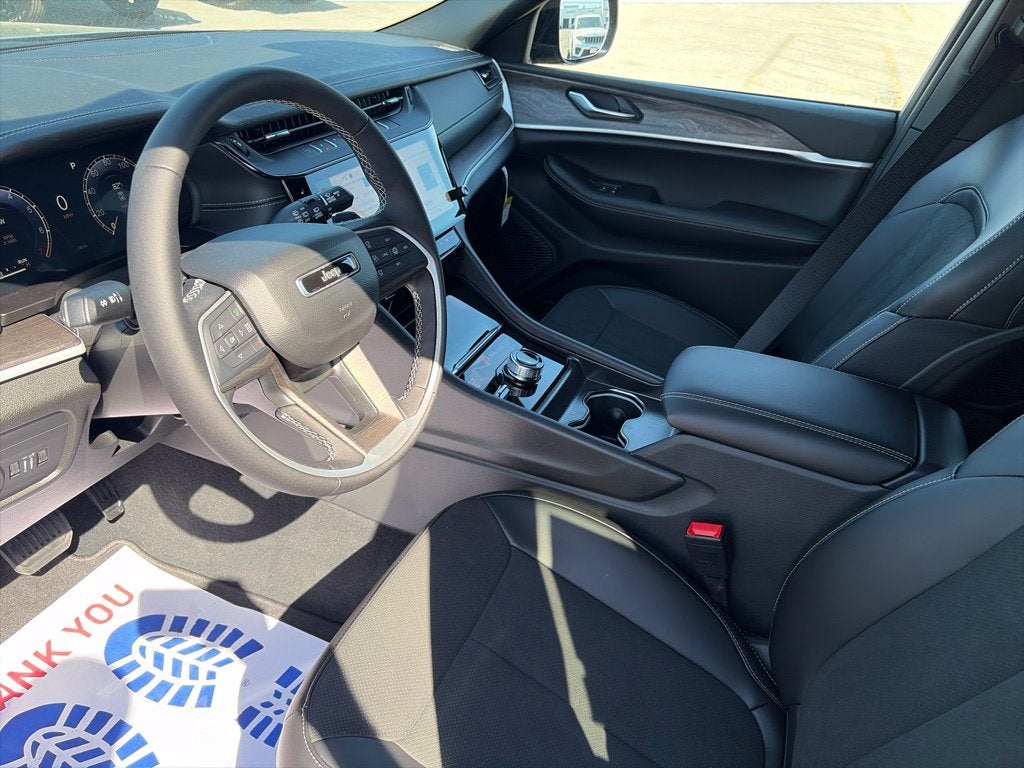 2027 Jeep Grand Cherokee GRAND CHEROKEE LAREDO ALTITUDE 4X4