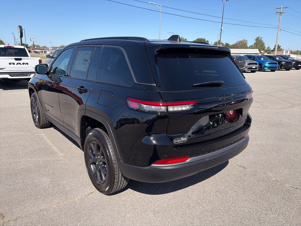 2027 Jeep Grand Cherokee GRAND CHEROKEE LAREDO ALTITUDE 4X4