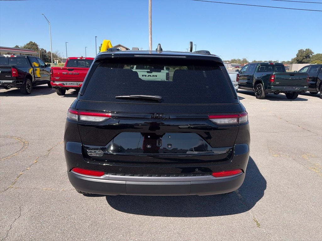 2027 Jeep Grand Cherokee GRAND CHEROKEE LAREDO ALTITUDE 4X4