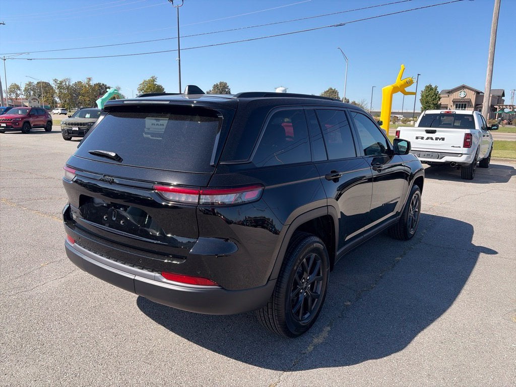 2027 Jeep Grand Cherokee GRAND CHEROKEE LAREDO ALTITUDE 4X4