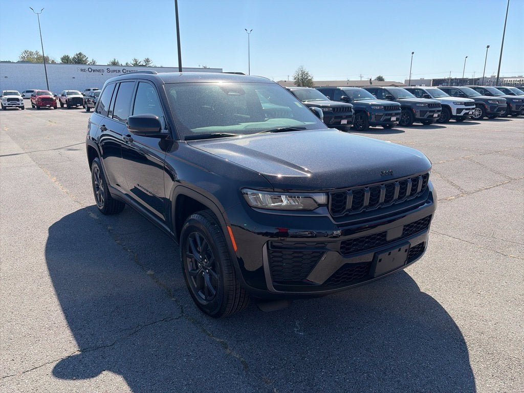 2027 Jeep Grand Cherokee GRAND CHEROKEE LAREDO ALTITUDE 4X4