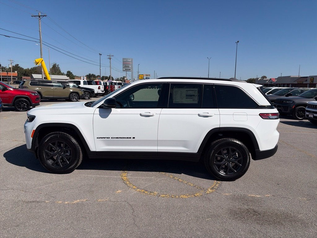 2027 Jeep Grand Cherokee GRAND CHEROKEE LAREDO ALTITUDE 4X4