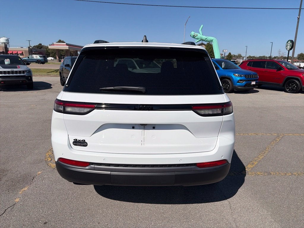 2027 Jeep Grand Cherokee GRAND CHEROKEE LAREDO ALTITUDE 4X4