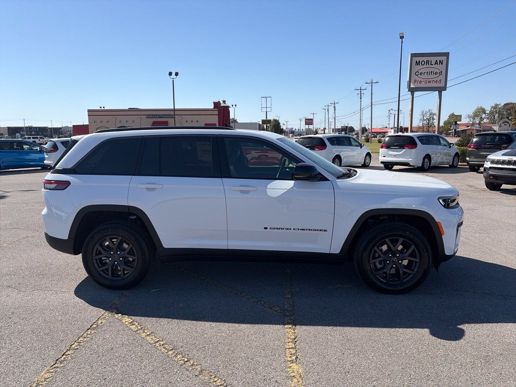2027 Jeep Grand Cherokee GRAND CHEROKEE LAREDO ALTITUDE 4X4
