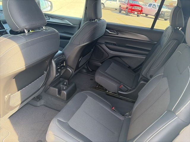 2026 Jeep Grand Cherokee GRAND CHEROKEE L LAREDO 4X2