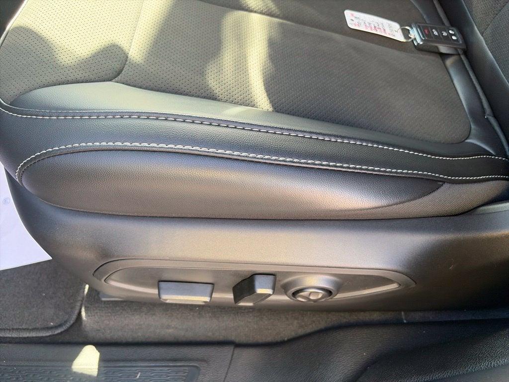 2027 Jeep Grand Cherokee GRAND CHEROKEE L LAREDO ALTITUDE 4X2