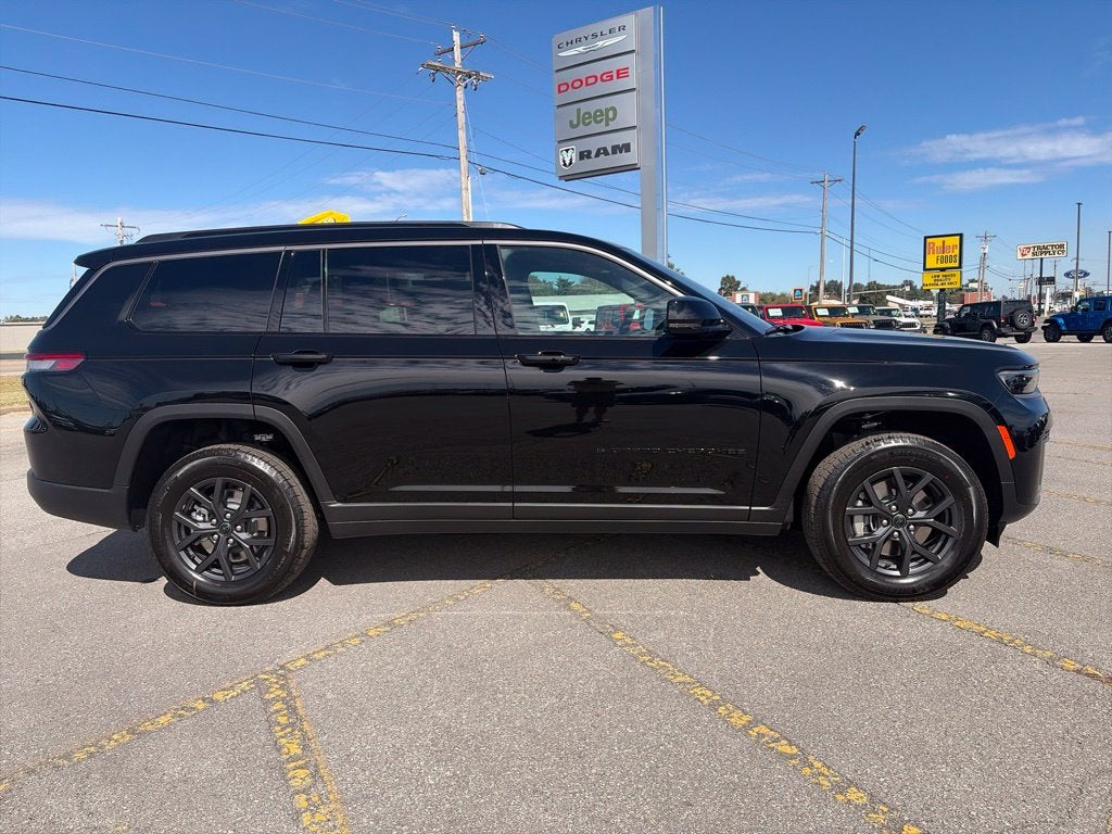 2027 Jeep Grand Cherokee GRAND CHEROKEE L LAREDO ALTITUDE 4X2