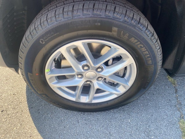 2025 Jeep Grand Cherokee GRAND CHEROKEE L LAREDO X 4X4