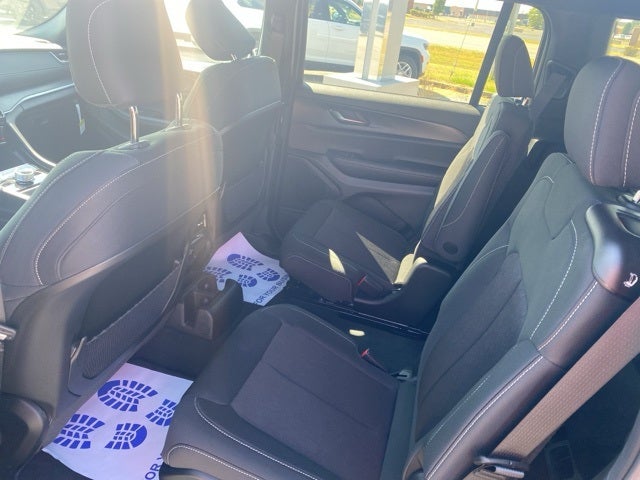 2025 Jeep Grand Cherokee GRAND CHEROKEE L LAREDO X 4X4